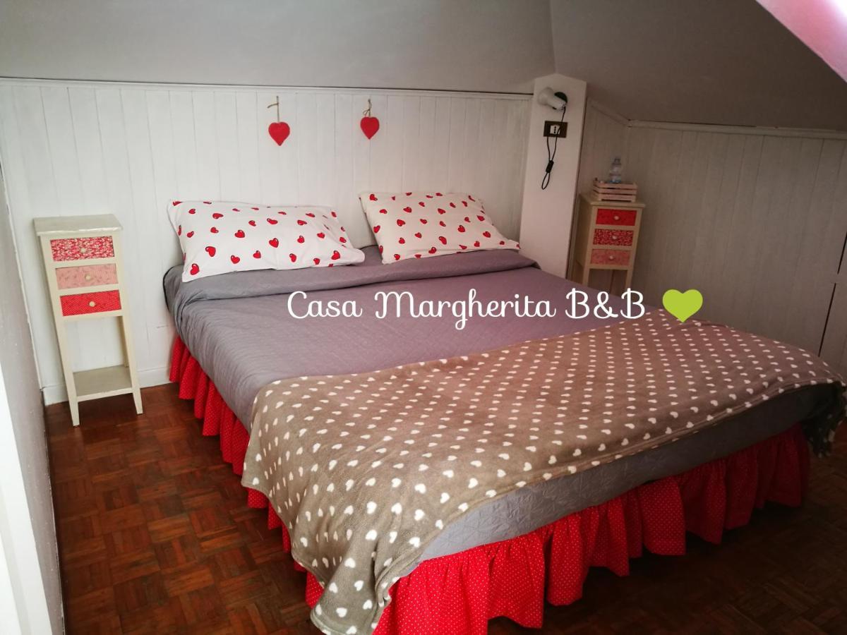 Casa Margherita Affittacamere B&B Фоллоника Экстерьер фото